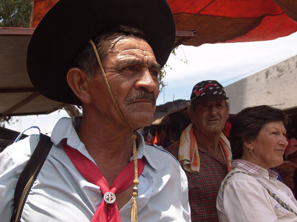 Obra del artista argentino Guillermo Jones - Fiesta al Gaucho Antonio Gil - fotografia Toma directa