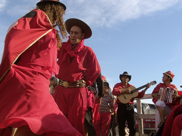 Obra del artista argentino Guillermo Jones - Fiesta al Gaucho Antonio Gil - fotografia Toma directa