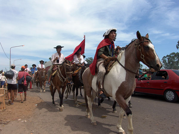 Obra del artista argentino Guillermo Jones - Fiesta al Gaucho Antonio Gil - fotografia Toma directa