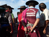 Fotografia Gaucho Antonio Gil, asise gente de diferentes provincias